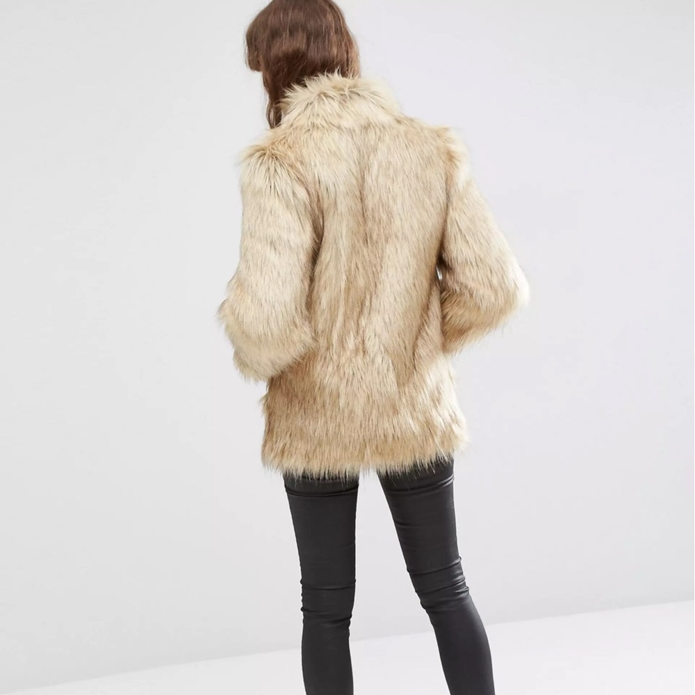 NWT Blonde Faux Fur Coat💕